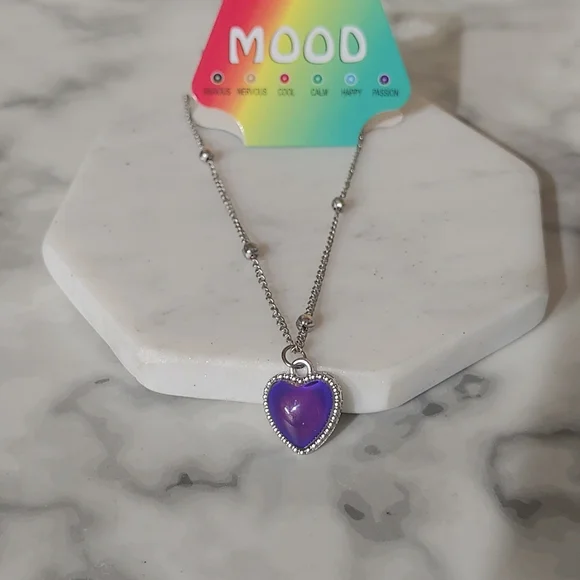Mood Color Changing Necklace - Picture 2 of 6